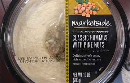 "Marketside Classic Hummus with Pine Nuts" es uno de los tres productos potencialmente contaminados.