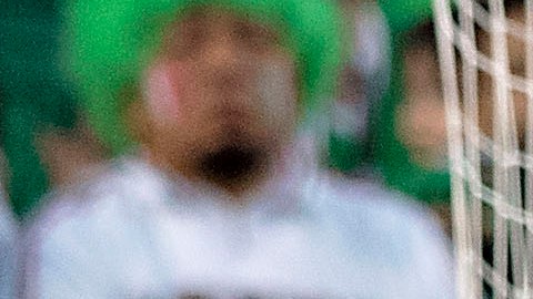 Guillermo Ochoa recibe gol de Eduardo Vargas.