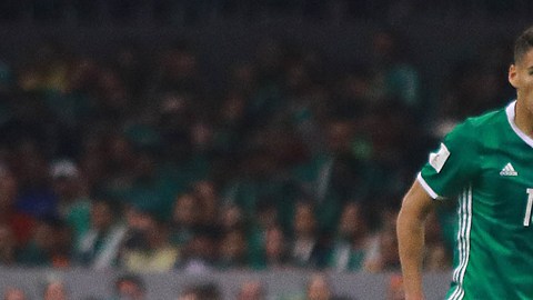 El defensa mexicano Héctor Moreno firmó por cuatro años con el AS Roma