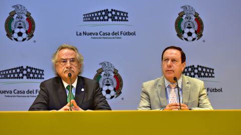 Decio de María presidente de la FEMEXFUT y Arturo Brizio.