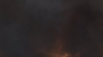 Los bomberos sofocan un fuego al norte de Santa Clarita.