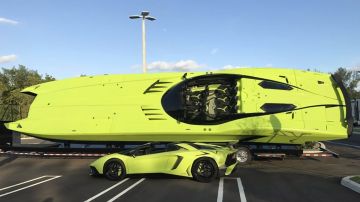 Lamborghini Aventador SV y lancha rápida