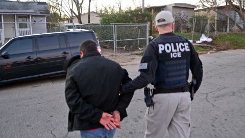 En abril Miami recibió una amenaza para que cumpliera con la peticiones de ICE o de lo contrario perdería recursos públicos