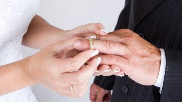 Las bodas por conveniencia se siguen dando en la sociedad actual por diversas razones que van desde el estatus social hasta la obtención de los documentos legales para residir en un determinado país.