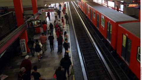 El joven se desangró al interior de uno de los vagones.