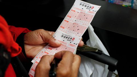 Alguien es $1,6 millones más rico con un boleto de Powerball comprado en California.