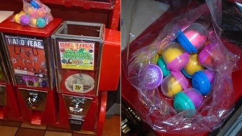 La máquina expendedora está vinculada a la empresa Snack Time Vending.