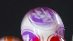 Se enteró que compartió jugoso premio con estafadores y ahora quiere cobrarlo todo.