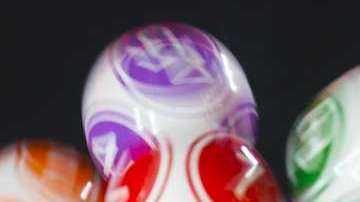 Se enteró que compartió jugoso premio con estafadores y ahora quiere cobrarlo todo.