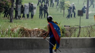 La policía y la Guardia Nacional han sido utilizada contra manifestantes en Venezuela.