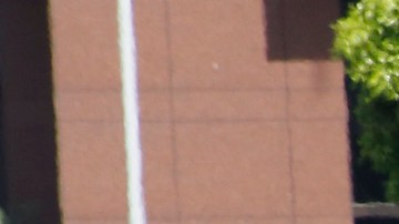 07/13/17/LOS ANGELES/A motorist parks his vehicle in the downtown Los Angeles area. (Photo Aurelia Ventura/ La Opinion)