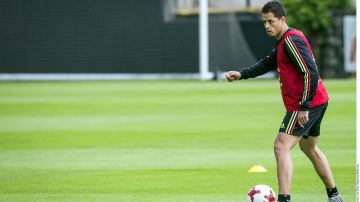 West Ham anunció el fichaje de Javier "Chicharito" Hernández