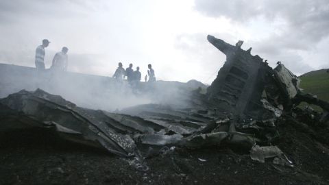 AVIÓN MILITAR DE EEUU CON CINCO TRIPULANTES SE ESTRELLA EN KIRGUIZISTÁN