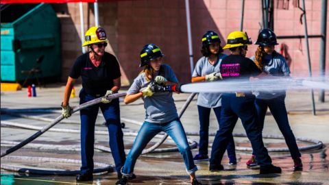 Campamento de bomberos para adolescentes.