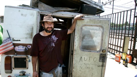 En 2009, Shaun Green se convirtió en miembro de la creciente población de personas sin hogar, viéndose forzado a vivir en su vehículo.