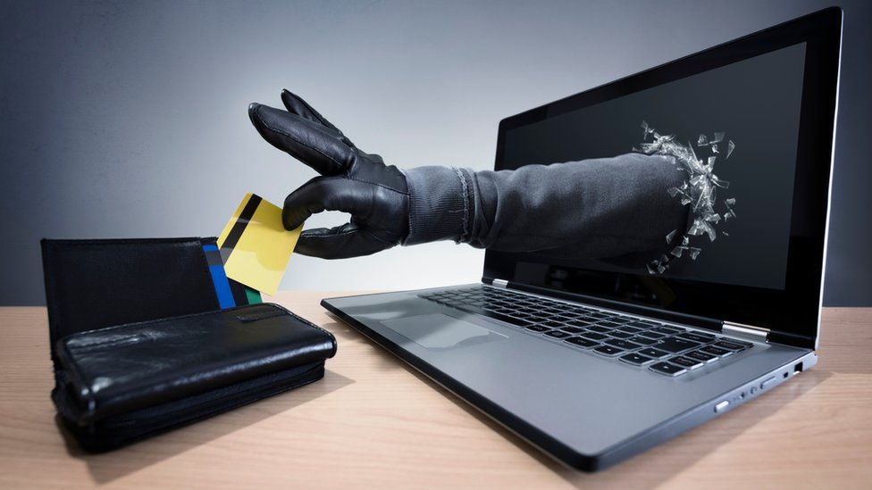 Los “patrones oscuros”, los trucos más comunes para engañarnos por Internet
