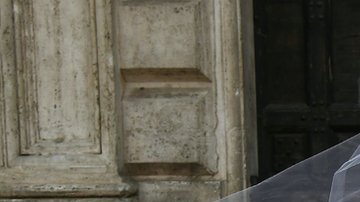 "Detengan el matrimonio infantil", dice esta niña vestida de novia en una protesta en contra.