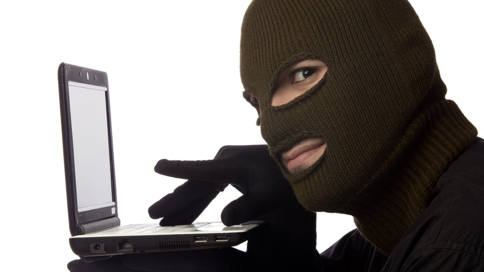 Tres pasos a seguir por si suplantan tu identidad por Internet