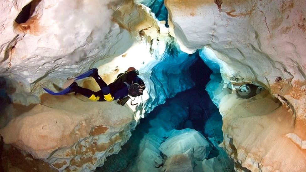 Sobrevive 60 horas en una cueva submarina sin dormir, sin luz ni comida, y con poco oxígeno