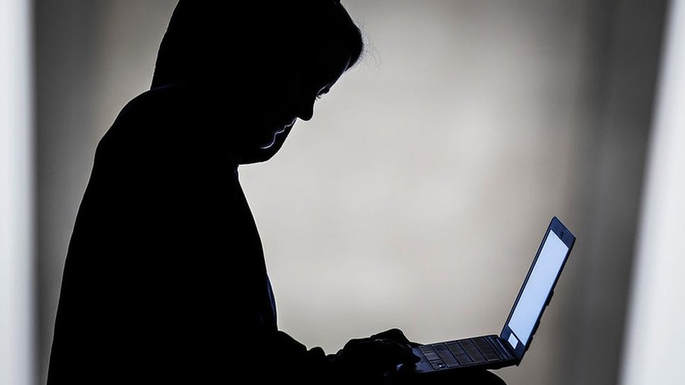 Crean campamento para rehabilitar a cibercriminales