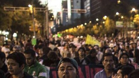 Exigen justicia en la caso Ayotzinapa.
