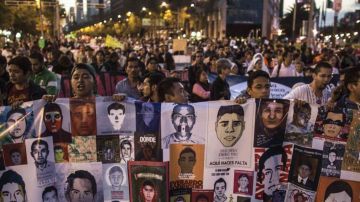 Exigen justicia en la caso Ayotzinapa.