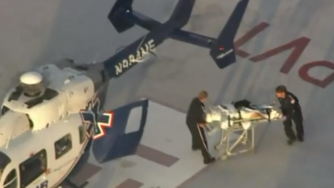 Traslado al hospital mediante un helicóptero.
