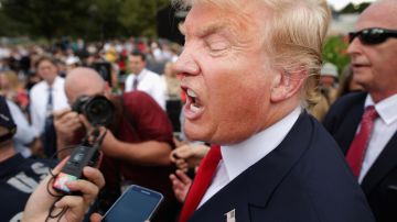 Trump dijo que los medios "falsos" distorsionan la democracia