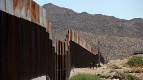 TOPSHOT-MEXICO-US-BORDER-WALL