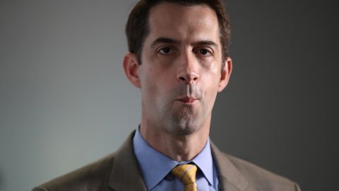 El republicano Tom Cotton ya había hablado con anterioridad de reducir las visas por relación familiar.