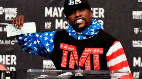 Floyd Mayweather Jr. acusó a Hacienda de quererse subir a su show ¿Se referirá a su pelea con Conor McGregor?