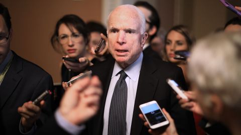 El senador McCain llevaba sirviendo en el Congreso desde 1987.