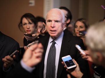El senador McCain llevaba sirviendo en el Congreso desde 1987.