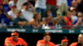 Adrian Beltré de los Texas Rangers alcanzó su hit 3000 en las Ligas Mayores en Arlington, Texas este domingo.