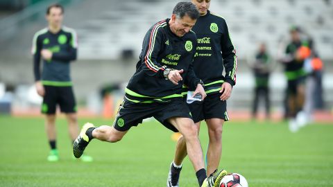 Osorio y Chicharito durante un entrenamiento del Tri.