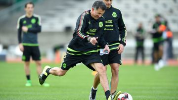Osorio y Chicharito durante un entrenamiento del Tri.