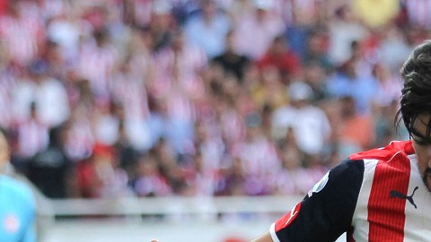 Las Chivas del Guadalajara inician la defensa de su título frente a Toluca