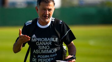 Juan Carlos Osorio ayer durante el entrenamiento de la selección mexicana.