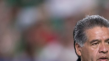 Jesús Molina sufrió un fuerte golpe en la cabeza frenta a Honduras, que le paralizó la mitad del cuerpo