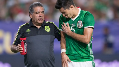 Jesús Molina sufrió un fuerte golpe en la cabeza frenta a Honduras, que le paralizó la mitad del cuerpo