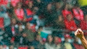 El juego de Centenario, entre los Diablos Rojos del Toluca y el Atlético de Madrid, celebrado en el estadio Nemesio Diez terminó en 'roscas'.