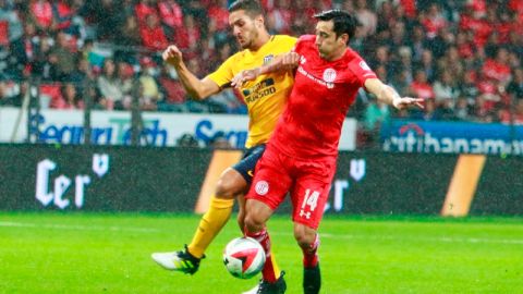 El juego de Centenario, entre los Diablos Rojos del Toluca y el Atlético de Madrid, celebrado en el estadio Nemesio Diez terminó en 'roscas'.