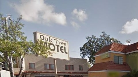 Oak Tree Inn es uno de varios moteles en la zona, a solo cuadras de la preparatoria de South Gate.