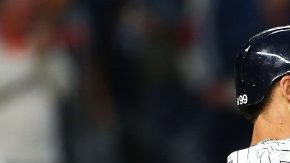 Aaron Judge (izq.) es el jonronero sensación de los Yankees en 2017; Gary Sánchez (der.) lo fue en 2016. Ambos pelearán por el título de mejor cañonero de las Grandes Ligas.