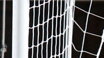 Keylor Navas evitó el gol con atajadas como esta, pero el Real Madrid se fue del Memorial Coliseum goleado.