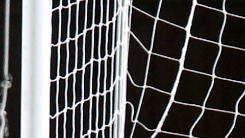 Keylor Navas evitó el gol con atajadas como esta, pero el Real Madrid se fue del Memorial Coliseum goleado.