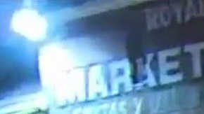 La escena del crimen fue acordonada mientras la policía investigó los hechos.