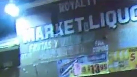 La escena del crimen fue acordonada mientras la policía investigó los hechos.