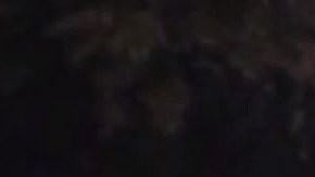 Agentes del Departamento del Sheriff de Los Ángeles entrevistan a testigos.