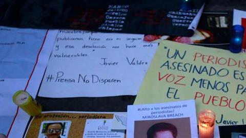 Un grupo de periodistas en una jornada de duelo por el asesinato del periodista Javier Valdez, en Puebla